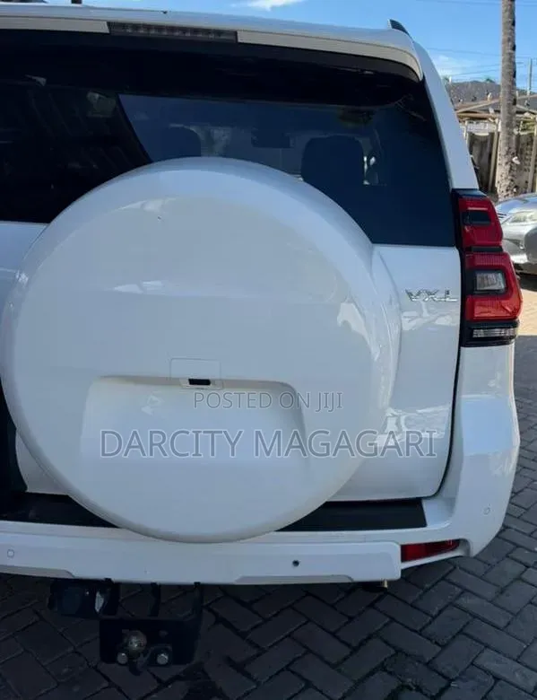 Toyota Land Cruiser Prado 2023 White
