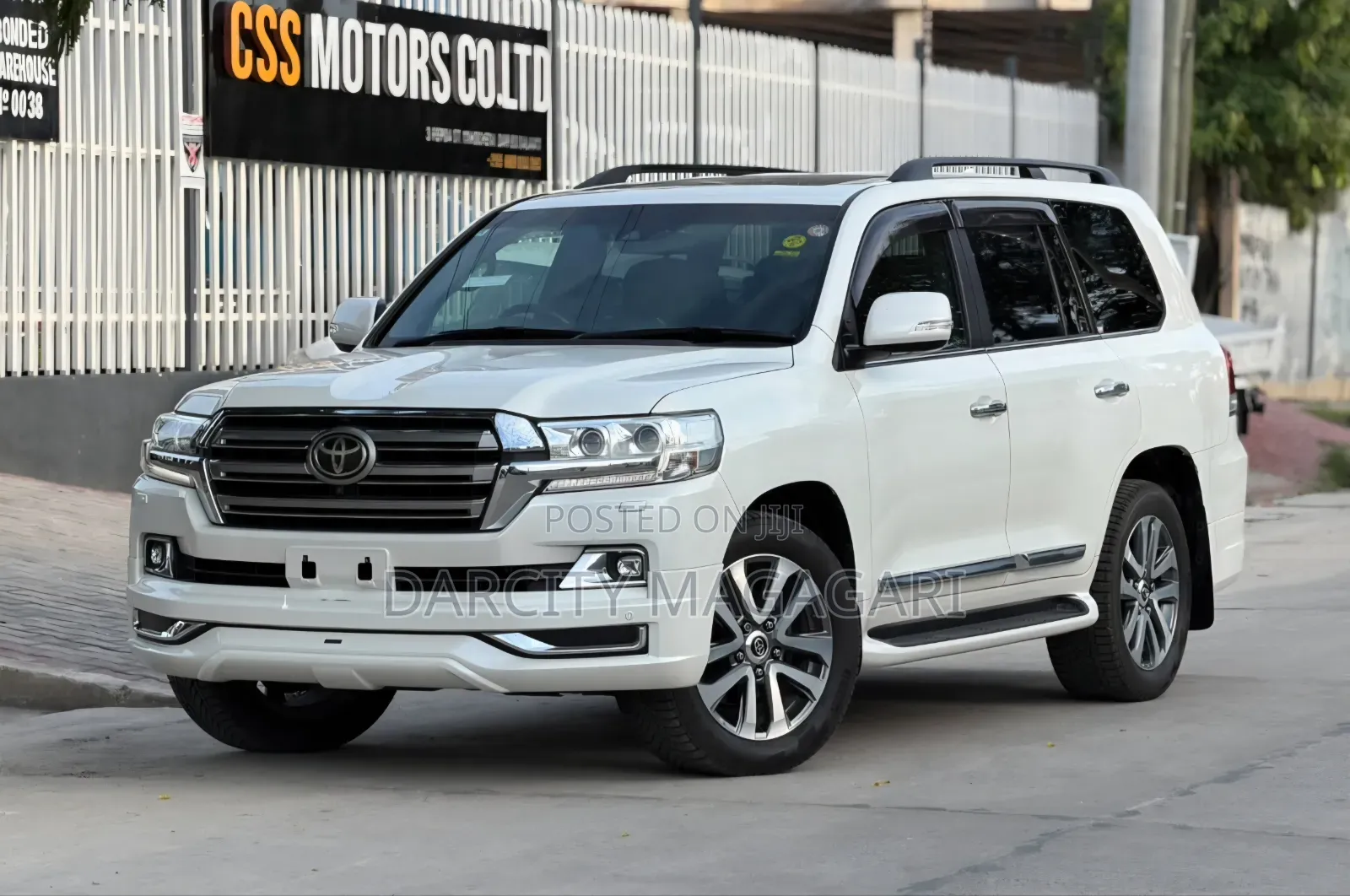 Toyota Land Cruiser 2016 White