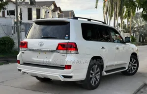 Toyota Land Cruiser 2016 White