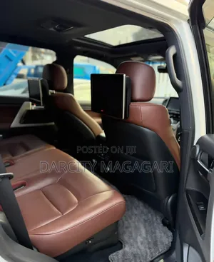 Toyota Land Cruiser 2016 White