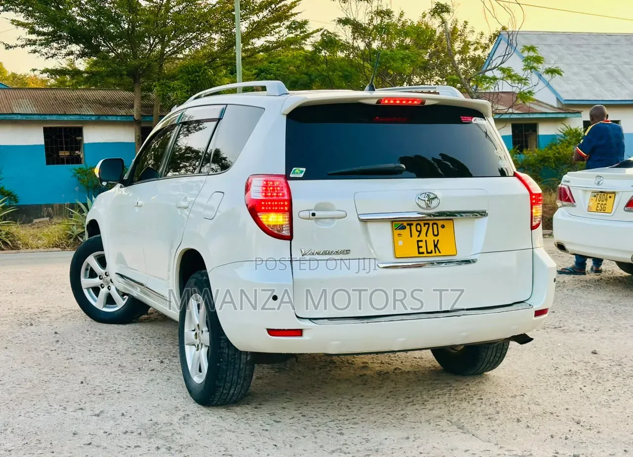Toyota Vanguard 2010 Pearl