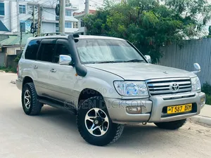 Toyota Land Cruiser 2005 Silver