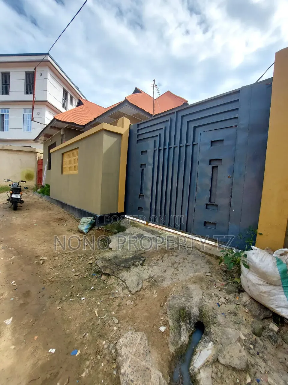 Furnished 6bdrm House in Nono, Chamazi for sale