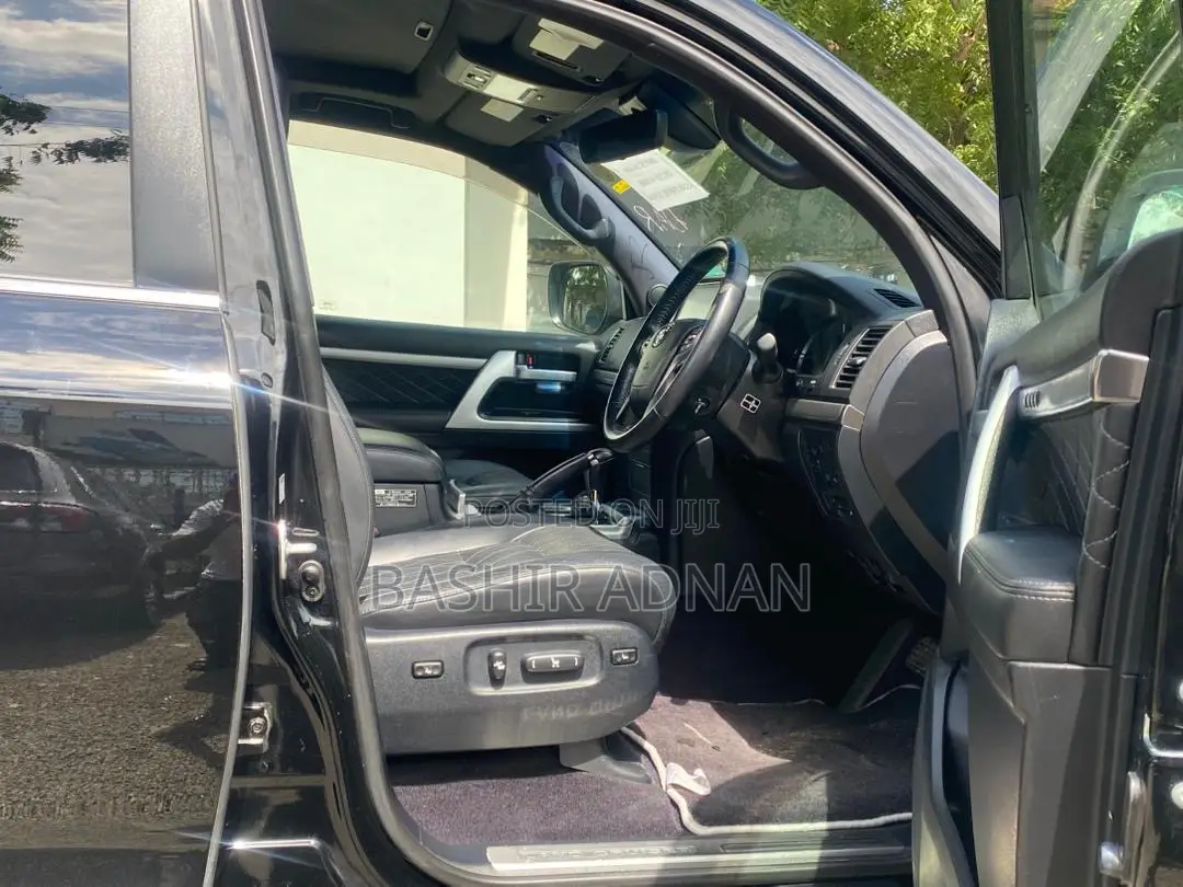 Toyota Land Cruiser 4.6 V8 ZX 2016 Matt Black
