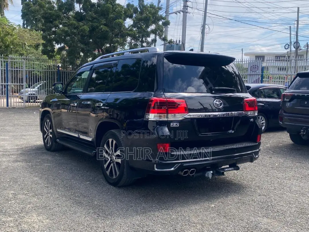 Toyota Land Cruiser 4.6 V8 ZX 2016 Matt Black