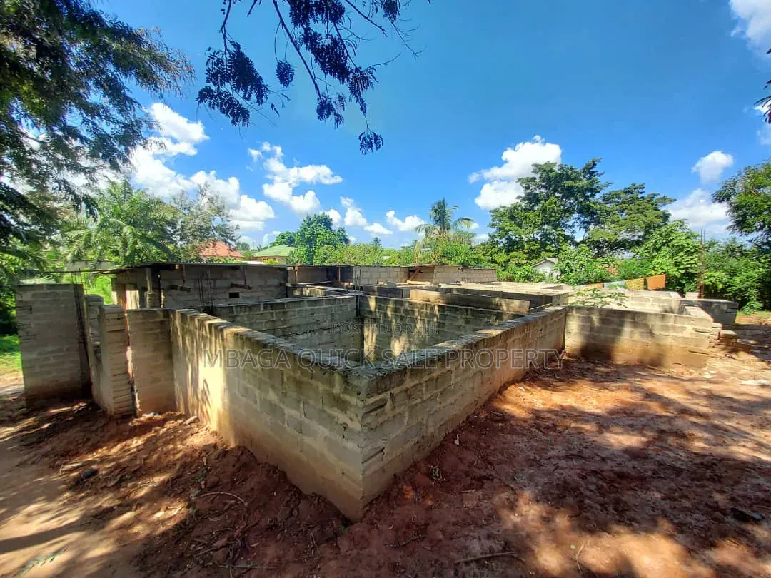 3bdrm House in Goba for sale