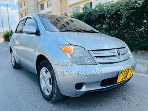 Toyota IST 2003 Silver