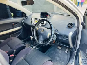 Toyota IST 2003 Silver
