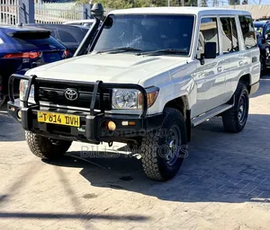 Toyota Land Cruiser 2018 White