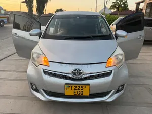 Toyota Ractis 2012 Silver