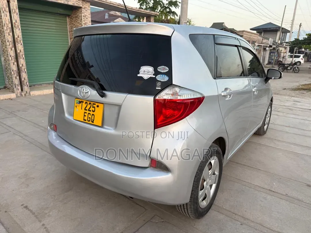 Toyota Ractis 2012 Silver