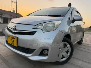 Toyota Ractis 2012 Silver