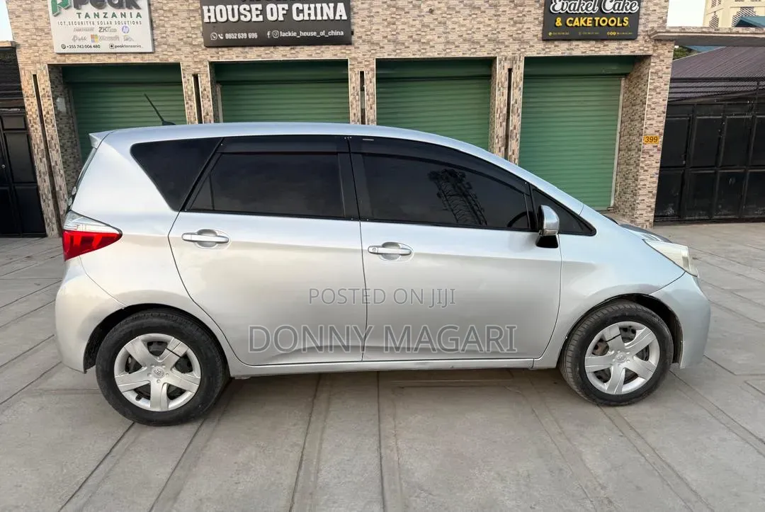 Toyota Ractis 2012 Silver