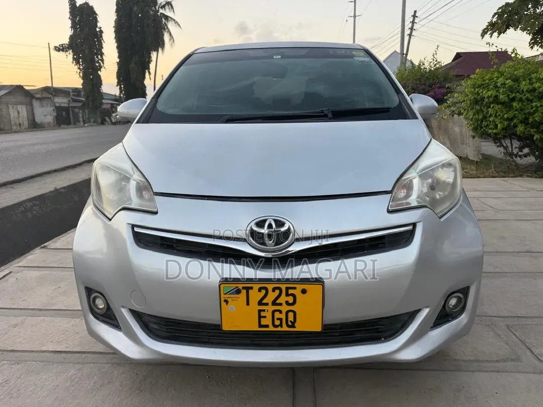 Toyota Ractis 2012 Silver