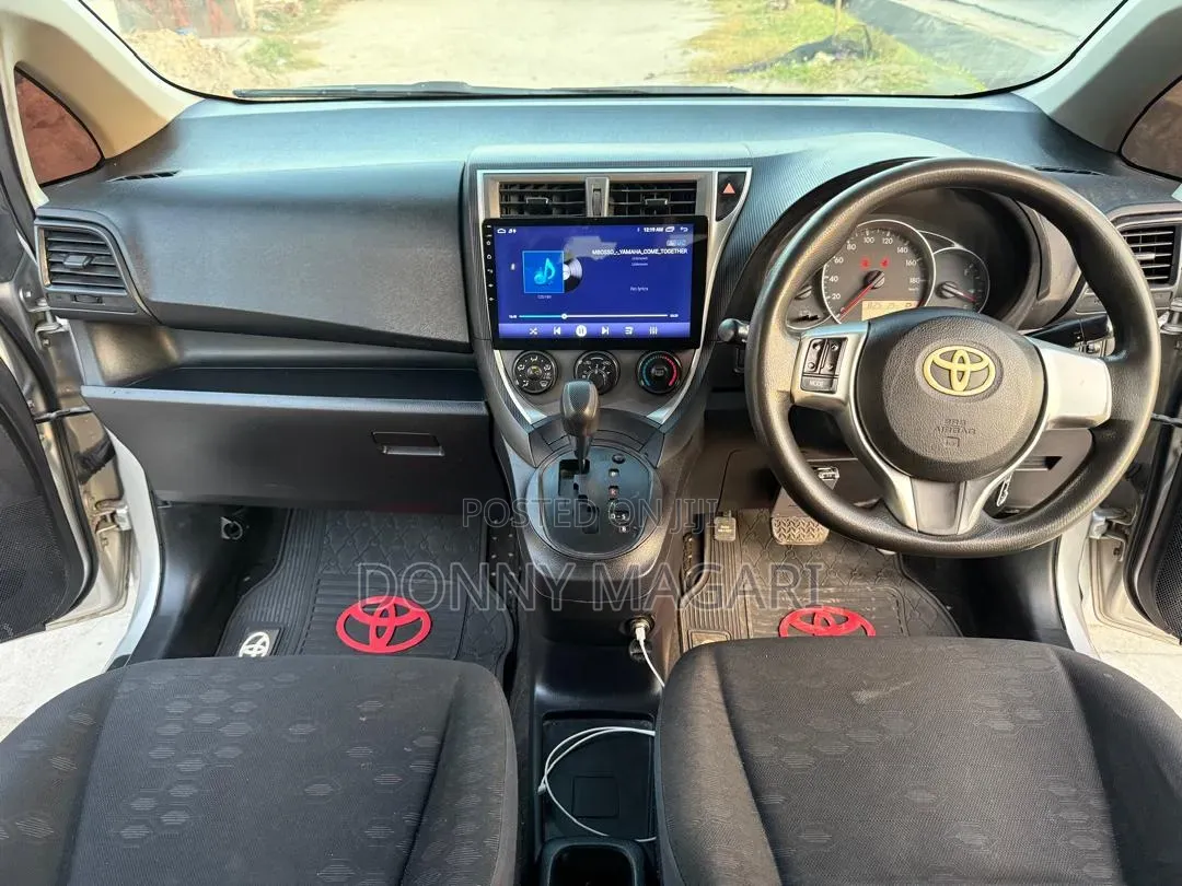 Toyota Ractis 2012 Silver