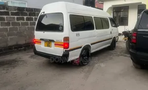 Toyota HiAce 2005 White