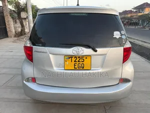 Toyota Ractis 2012 Silver