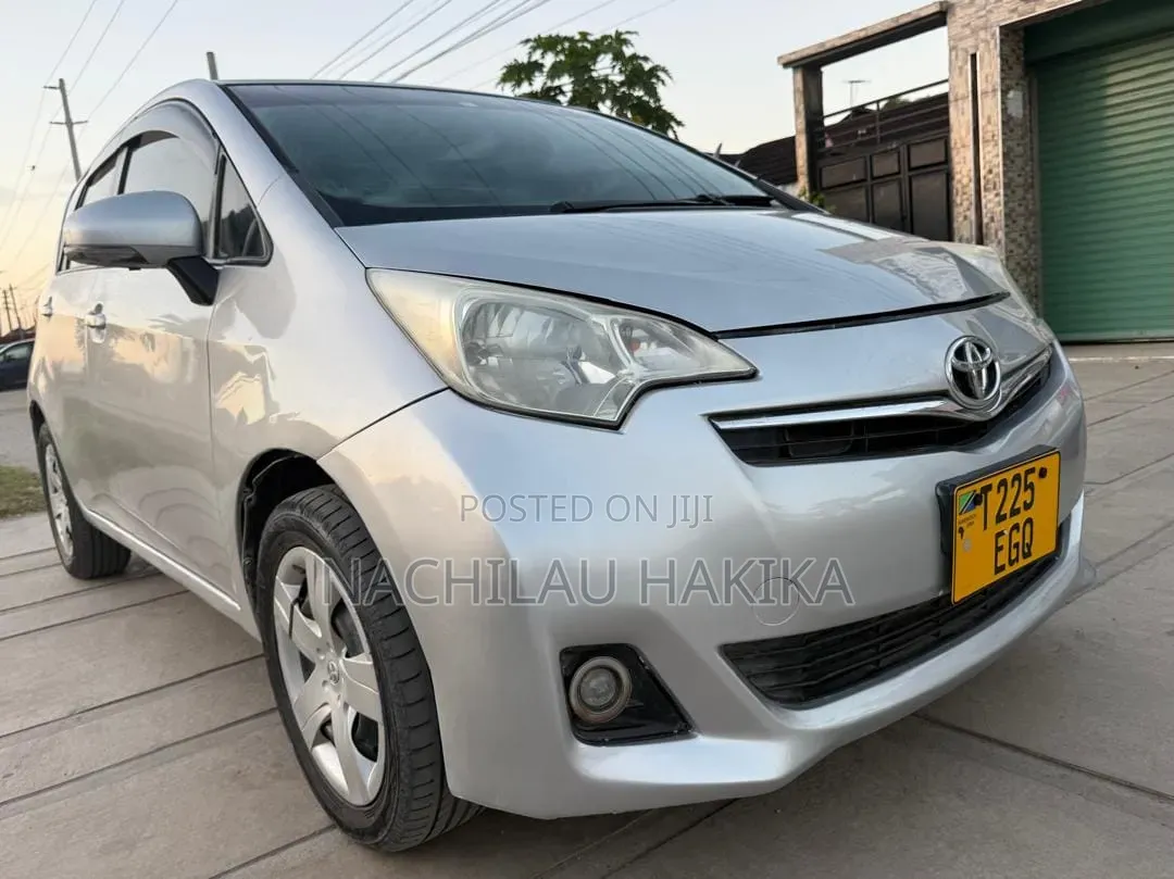Toyota Ractis 2012 Silver