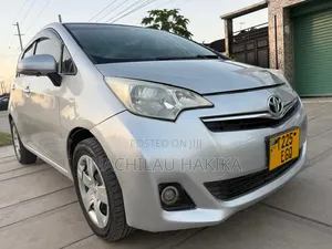 Toyota Ractis 2012 Silver