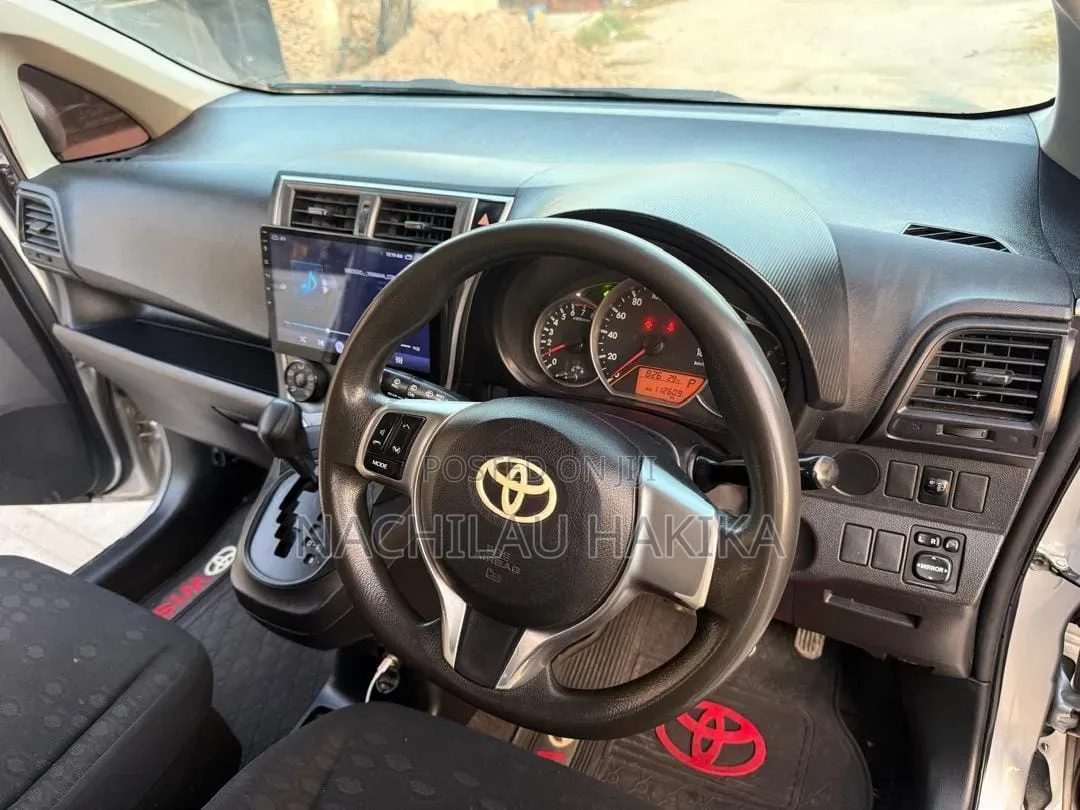 Toyota Ractis 2012 Silver