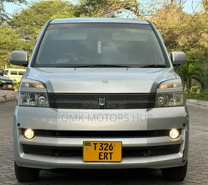 Toyota Voxy 2006 Silver