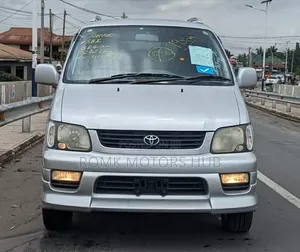 Toyota Noah 2001 Silver