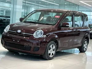 Toyota Sienta 2011 Brown