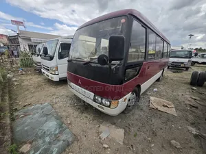 Mitsubishi Fuso Rosa 1998 Red