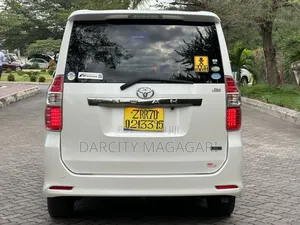 Toyota Noah 2009 Silver