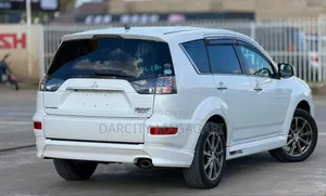 Mitsubishi Outlander 2011 White