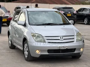 Toyota IST 2005 Silver