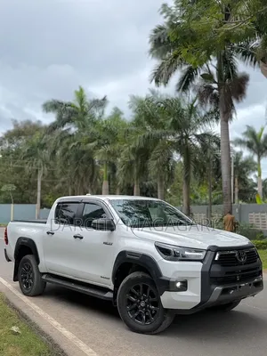 Toyota Hilux 2023 White