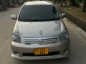 Toyota Raum 2004 Gold