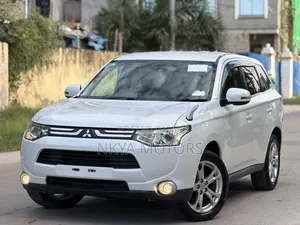 Mitsubishi Outlander 2013 White