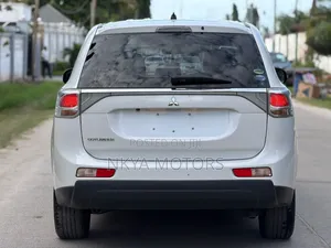 Mitsubishi Outlander 2013 White