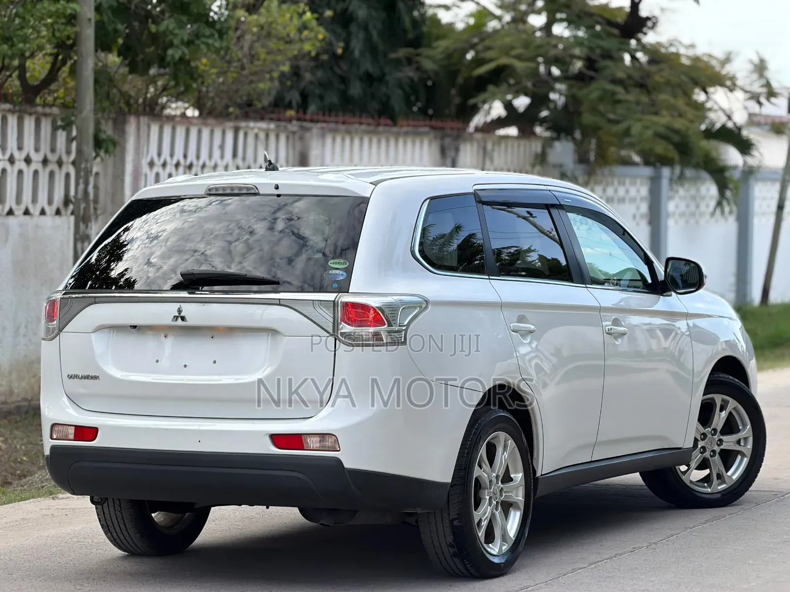 Mitsubishi Outlander 2013 White