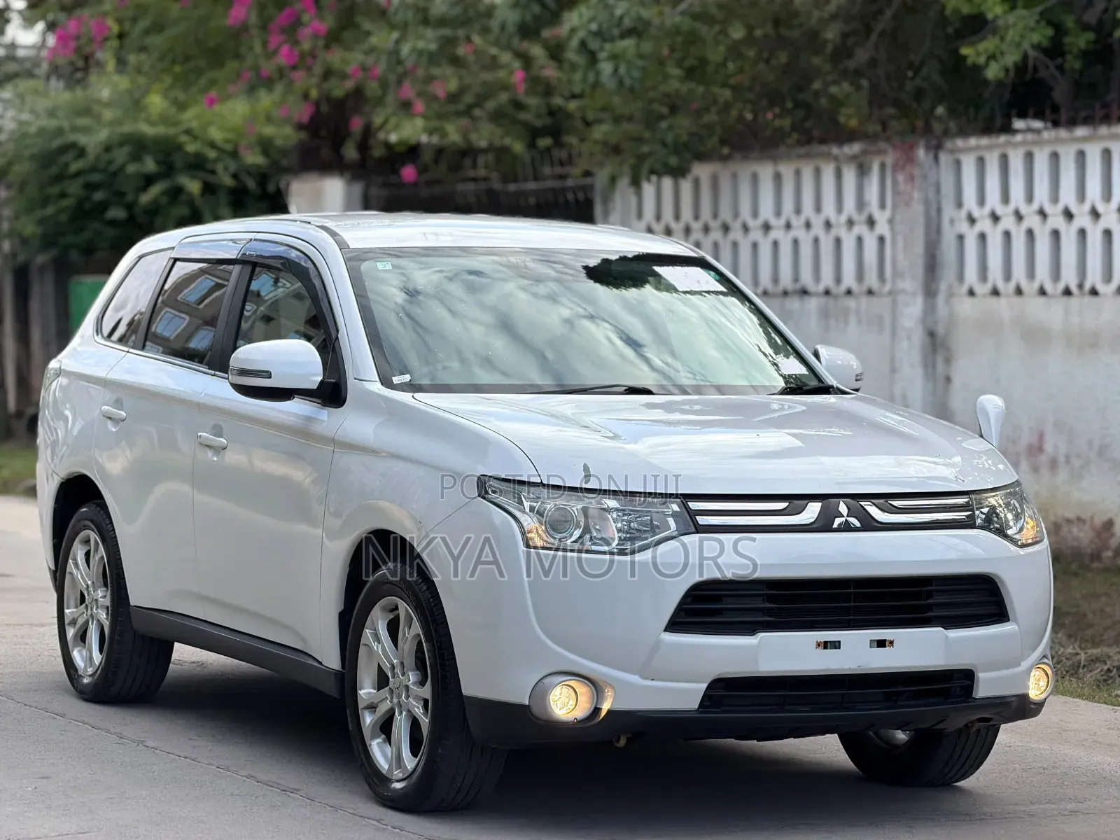 Mitsubishi Outlander 2013 White
