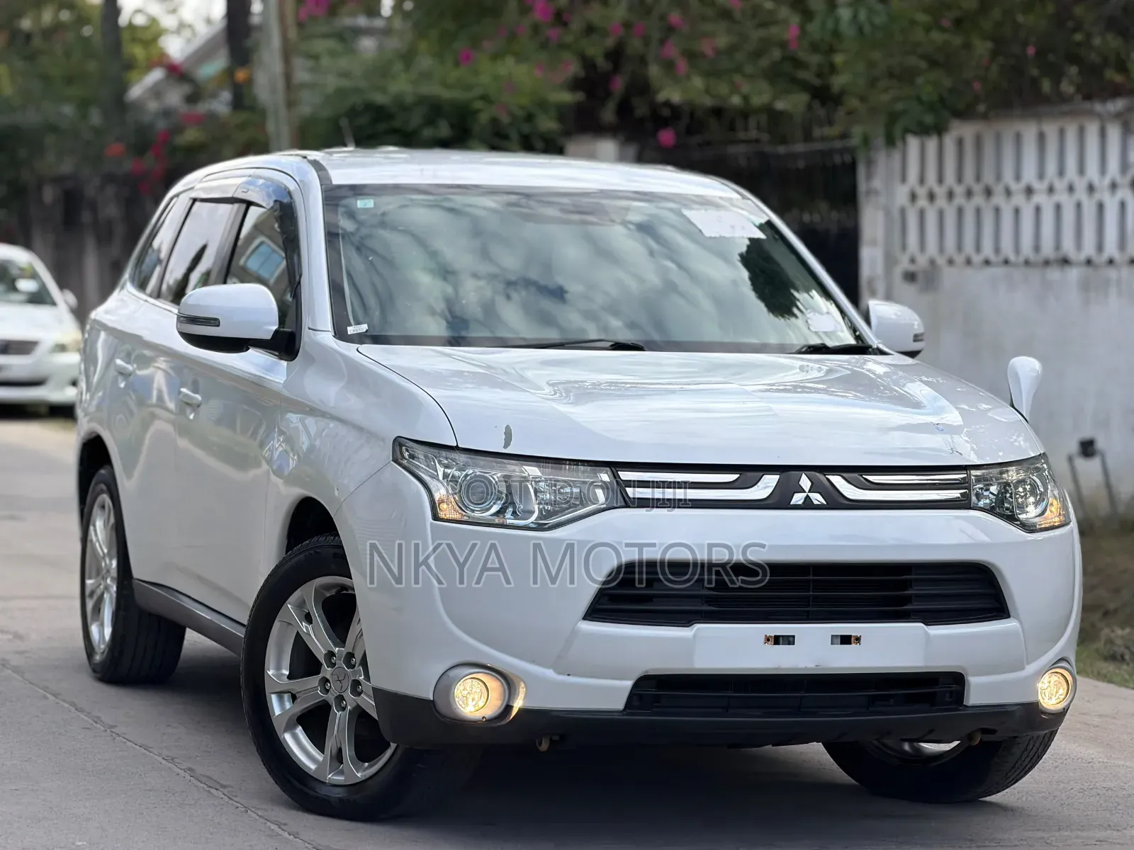 Mitsubishi Outlander 2013 White