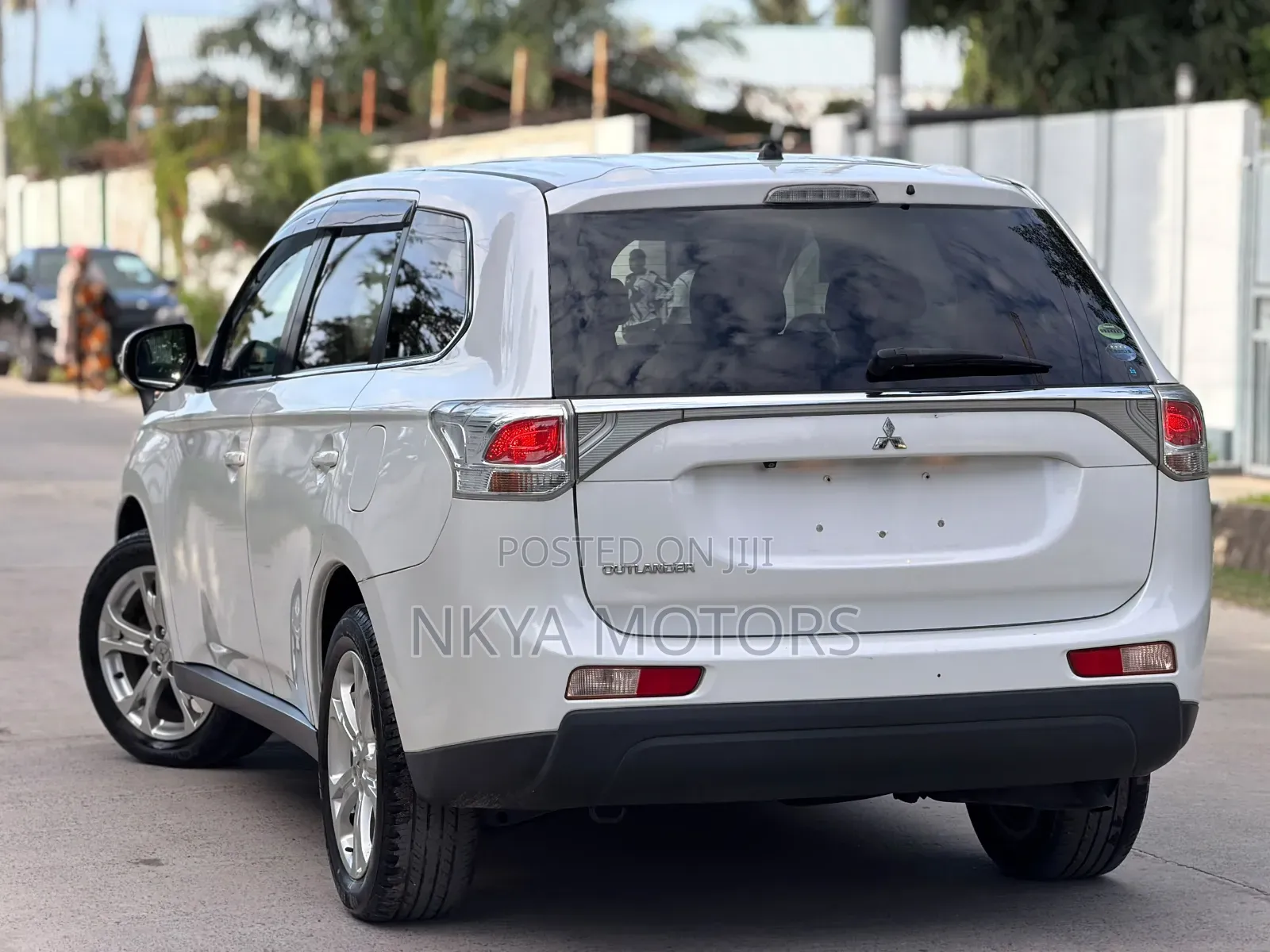 Mitsubishi Outlander 2013 White