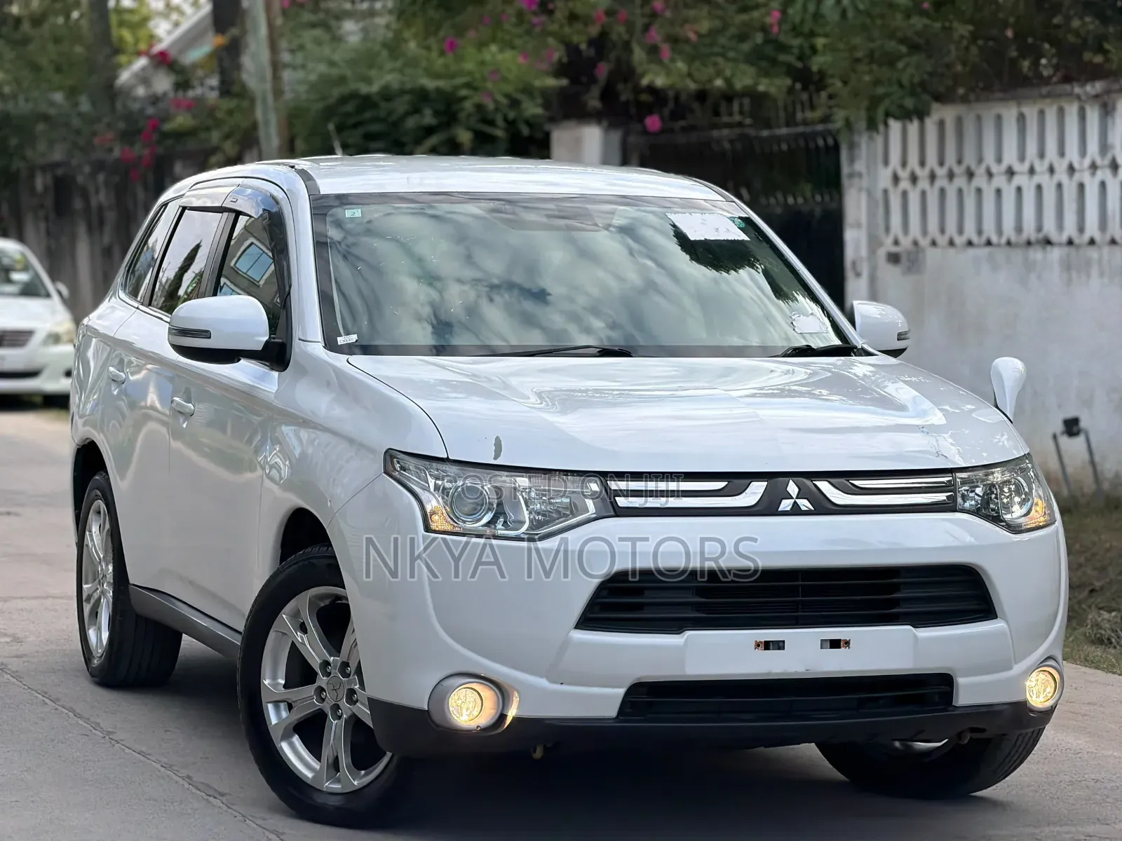 Mitsubishi Outlander 2013 White