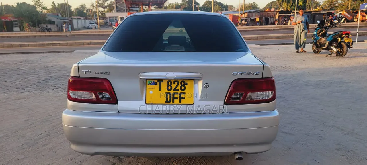 Toyota Carina 2000 Silver