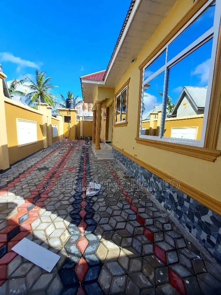 Furnished 3bdrm House in Biriani Real Estate, Chamazi for sale