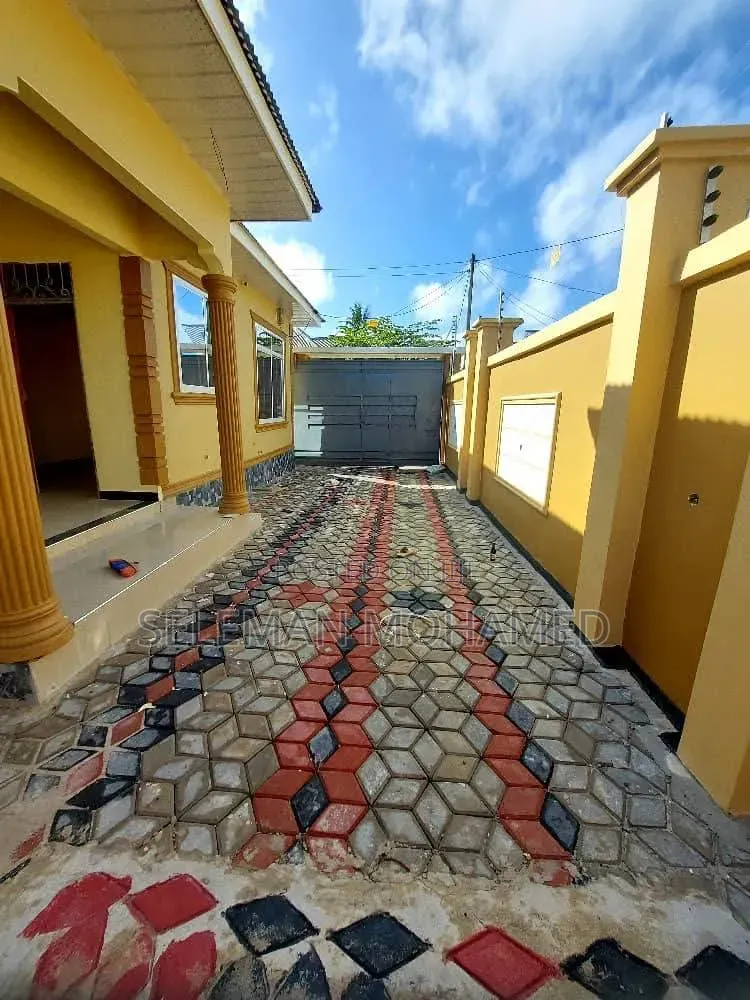 Furnished 3bdrm House in Biriani Real Estate, Chamazi for sale