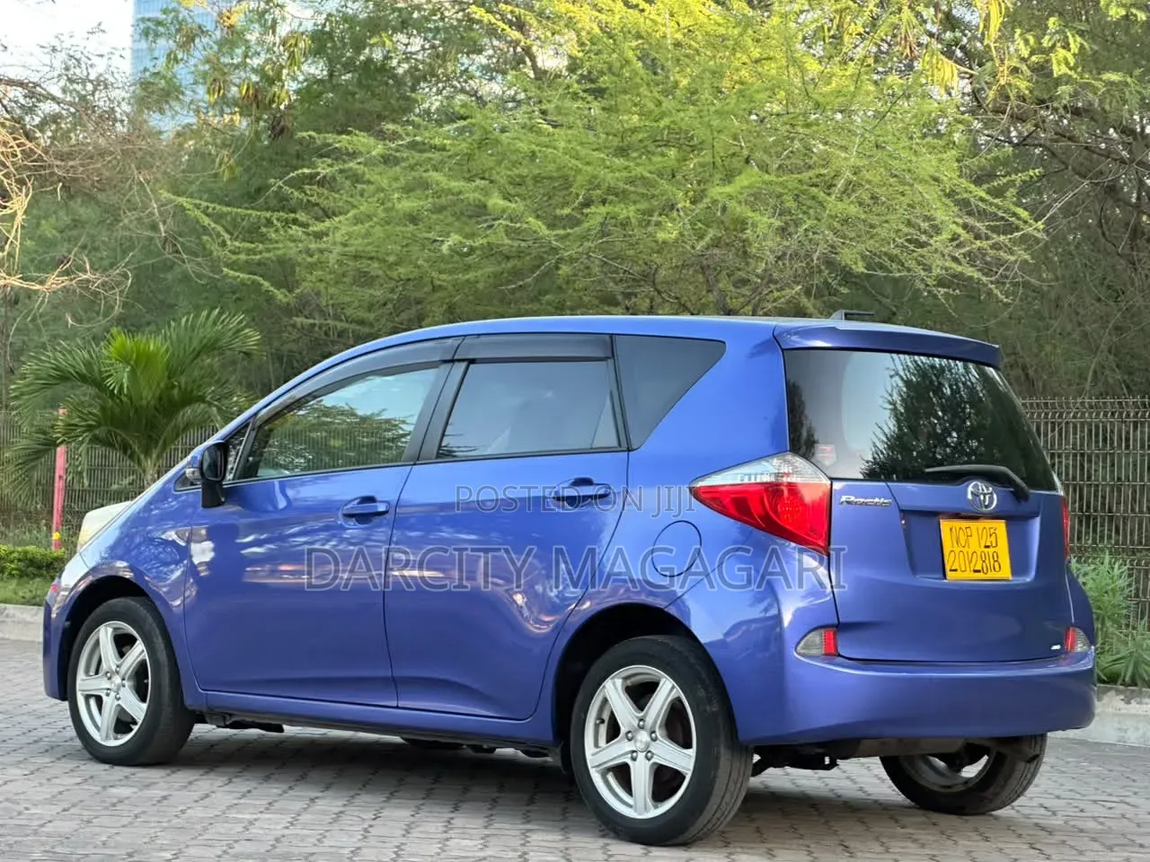 Toyota Ractis 2010 Blue