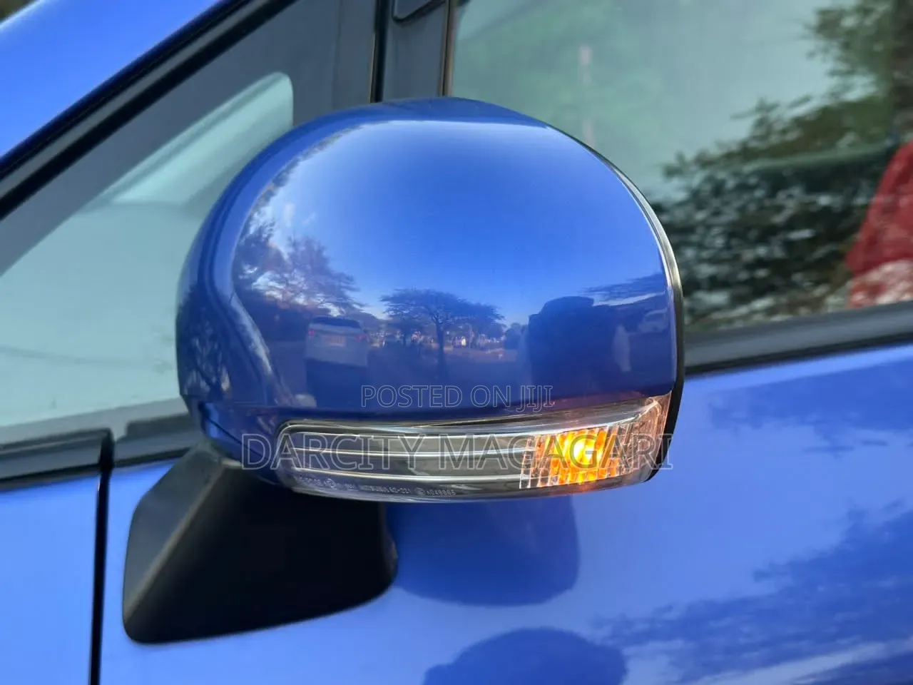 Toyota Ractis 2010 Blue