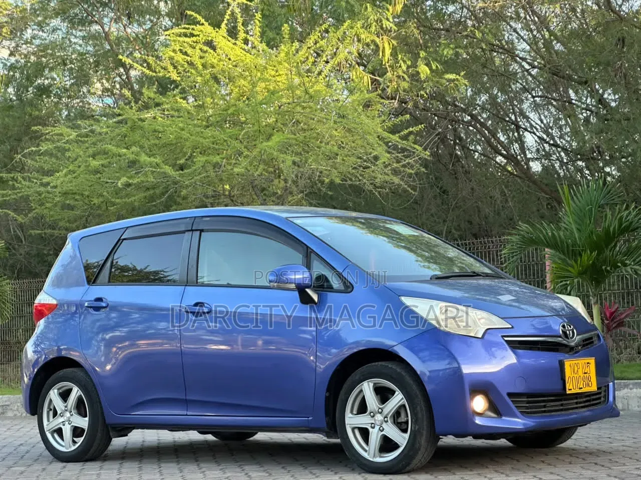 Toyota Ractis 2010 Blue