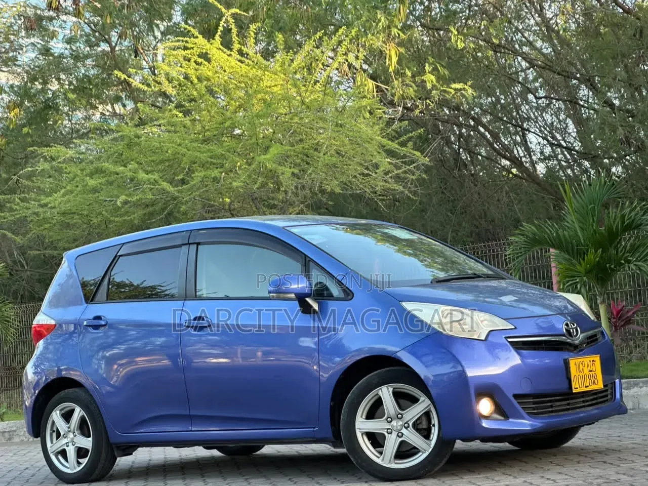 Toyota Ractis 2010 Blue