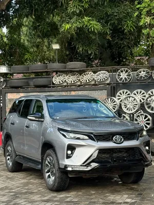 Toyota Fortuner 2.4 D AWD 2023 Silver
