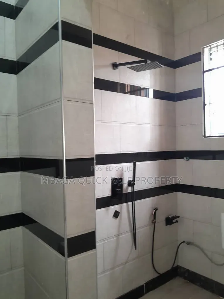 5bdrm House in Madale, Goba for sale