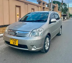 Toyota Raum 2004 Silver